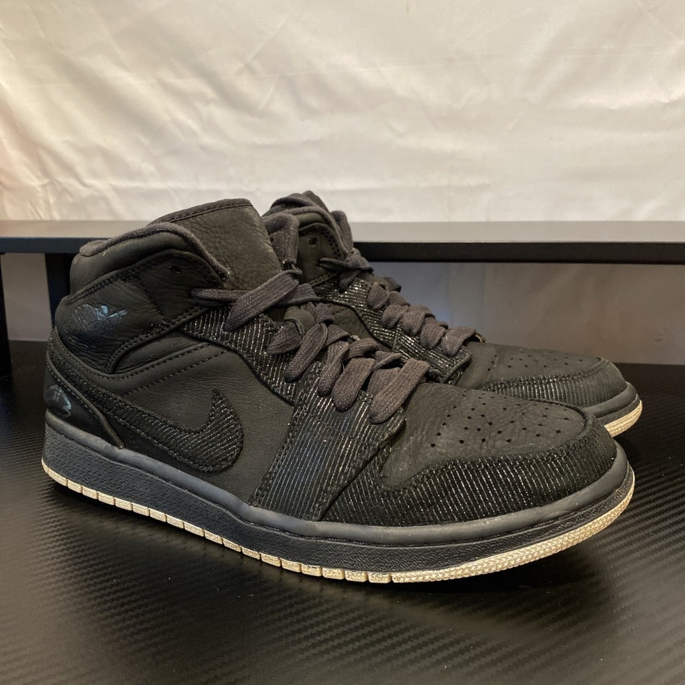 Air Jordan 1‎ Mid Suit and Sneakers Black Size Mens 9.5 (630767-045)